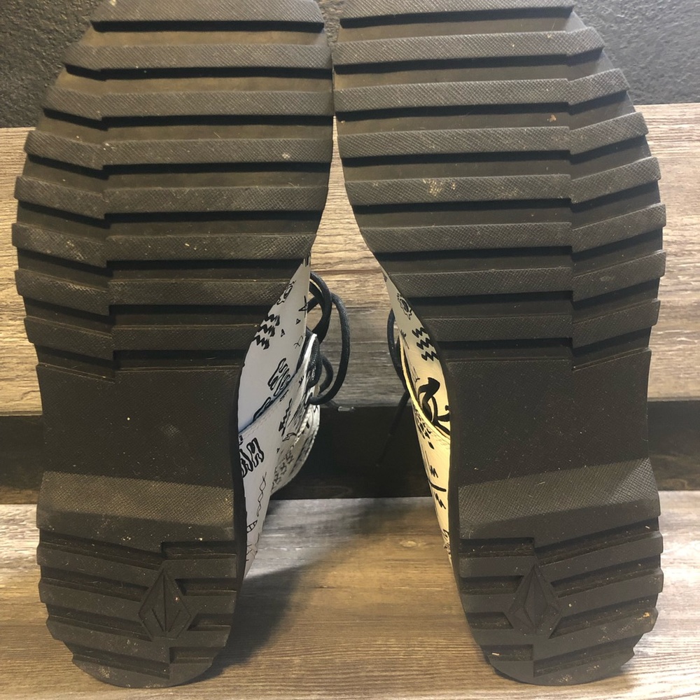 Volcom Go Figure Combat Doodle Boot. 9.5 - image 4